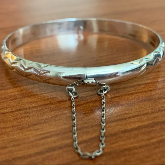 Vintage Sterling Silver Bangle Bracelet - Picture 4 of 7
